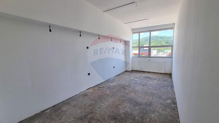 Spatiu comercial 370 mp | Vasile Lucaciu Baia Mare | 3 €/mp