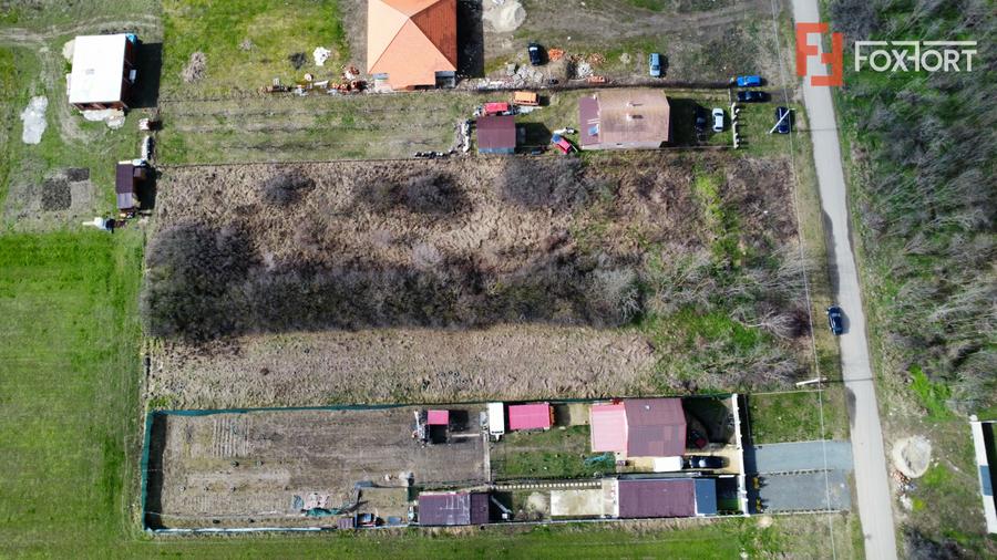 Teren intravilan de 1952 mp cu utilitati - zona Parta