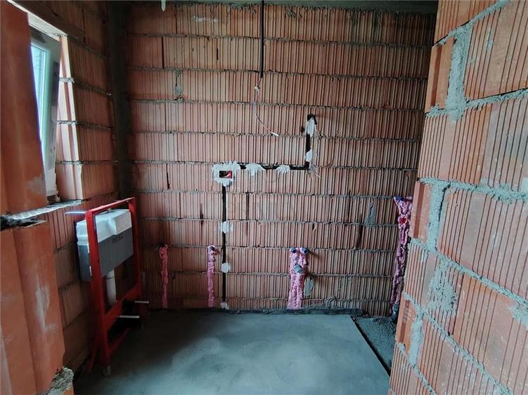 DUPLEX MANSARDABIL - SEPARAT PRIN BAIE - PERSONALIZARE INTERIOARA