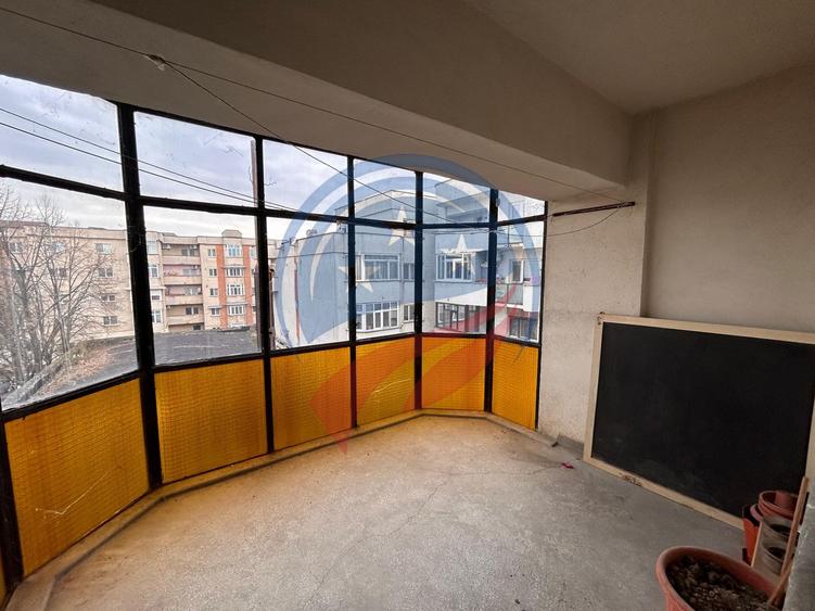 Apartament 3 camere decomandat de inchiriat pe Calea Severinului Craiova