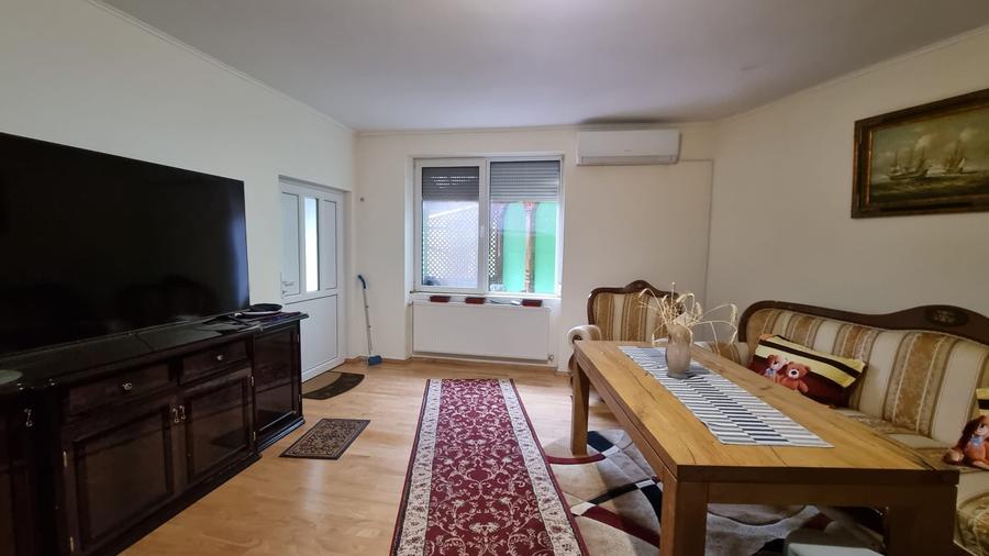 Casa 3 camere parter semicentral