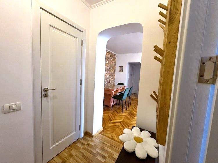 🏡 ]nchiriez Apartament cu 3 camere, 68 mp, parcare inclusă, Titan