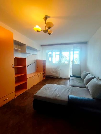 Apartament 2 camere, decomandat, etaj 6/10, CT, AC