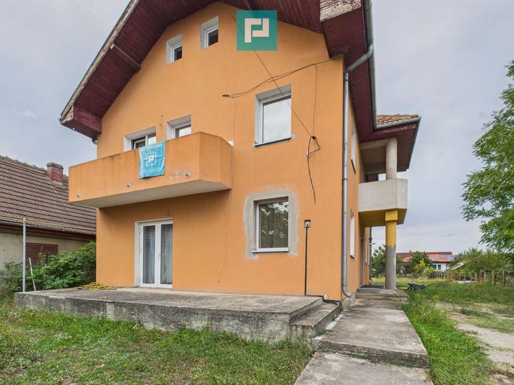 Casă cu 5 camere în Remetea Mare