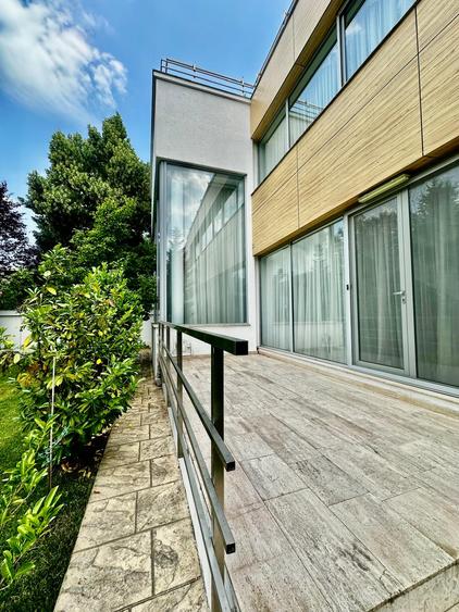 Vila moderna de vanzare 6 camere Iancu Nicolae - Mark Twain, Bucuresti 450 mp