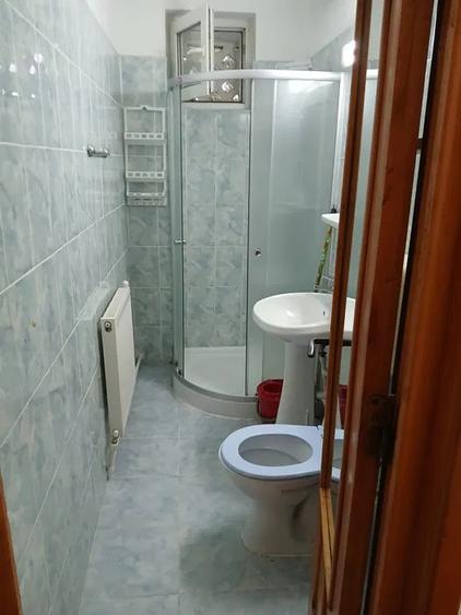 Apartament cu 2 camere, etajul 1/2, zona Podu Ros
