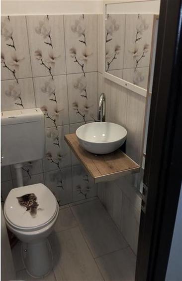 Etaj 2 cu 2 bai in bloc izolat, aproape de Mall
