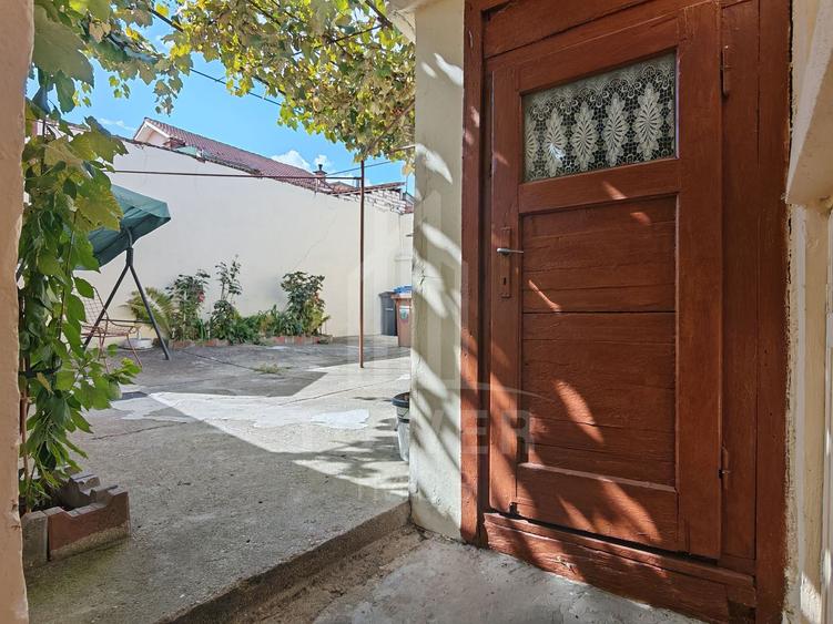 Casă individuală cu 3 camere, curte , în Sibiu, zona Lupeni
