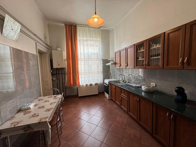 Apartament cu 4 camere decomandat în Kogălniceanu