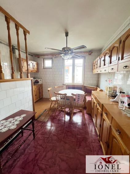 Apartament patru camere de vanzare in Sebes
