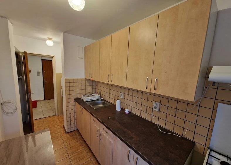 Garsonieră decomandată de închiriat | Etaj 2 | Pajura – Acces Metrou Jiului