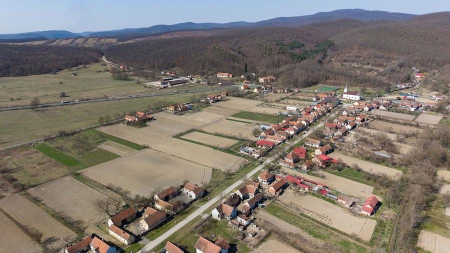 Loc de casă în Odvoș - Conop 3000mp