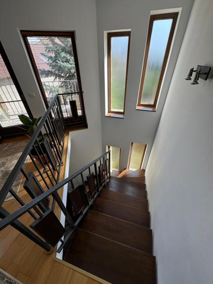 Casa individuala 165 mp utili, 350 mp teren , 2 parcari , Floresti