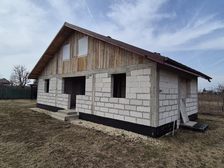 Caciulati, vanzare casa 3 camere la rosu, 400mp. teren