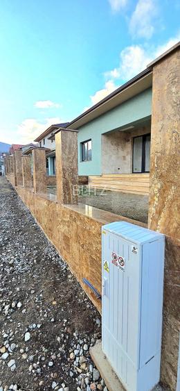 Casă pe un nivel, 4 camere, compartimentare decomandată, zonă liniștită - 10