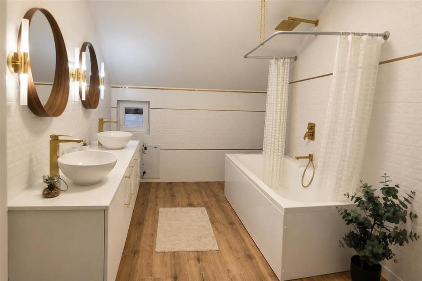 Casa individuala 5 camere 2 bai 475mp teren zona Sura Mare