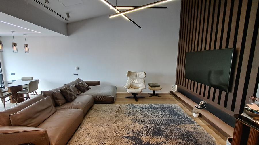 APARTAMENT 8 CAMERE CU SCARA INTERIOARA TIP LOFT -ULTRA LUX