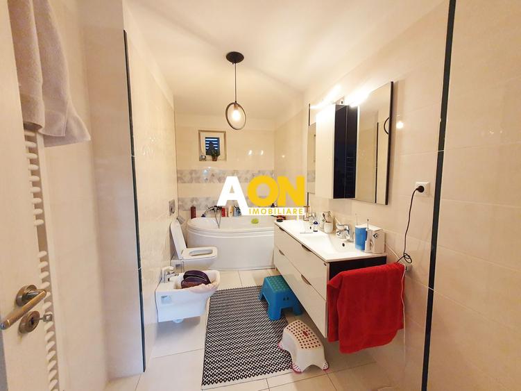 Casa pt 2 familii sau pt. clinica medicala, 8 camere, 486 mp teren