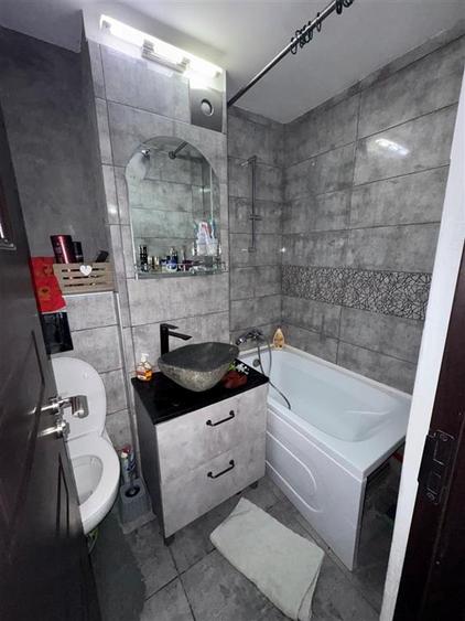 Apartament 4 camere Semidecomandat Berceni