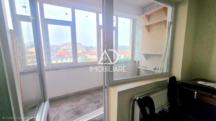 De vânzare, apartament cu 3 camere și terasă proprie, zona centrală