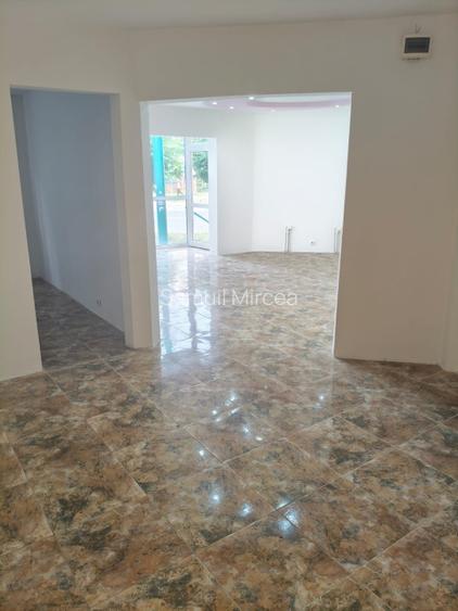 Apartament de vânzare - 4