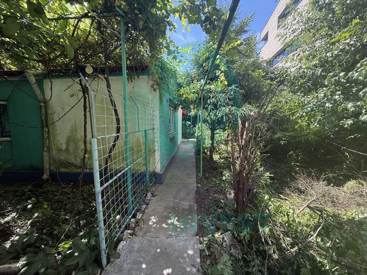 "Casa bunicii" pe un lot de teren de 307 mp