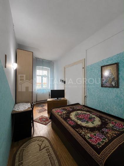 Apartament 3 camere, curte comună, Centrul Istoric Schei