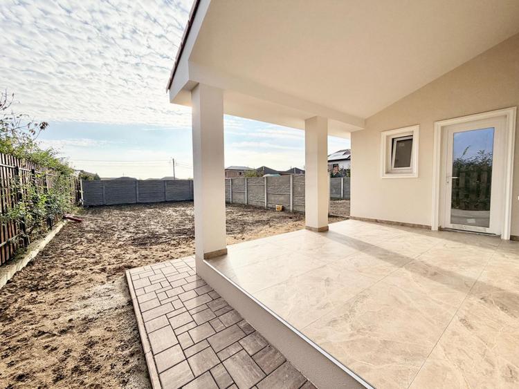 Duplex 4 camere izolat fonic - pozitie excelenta - cartier asfaltat - Mosnita