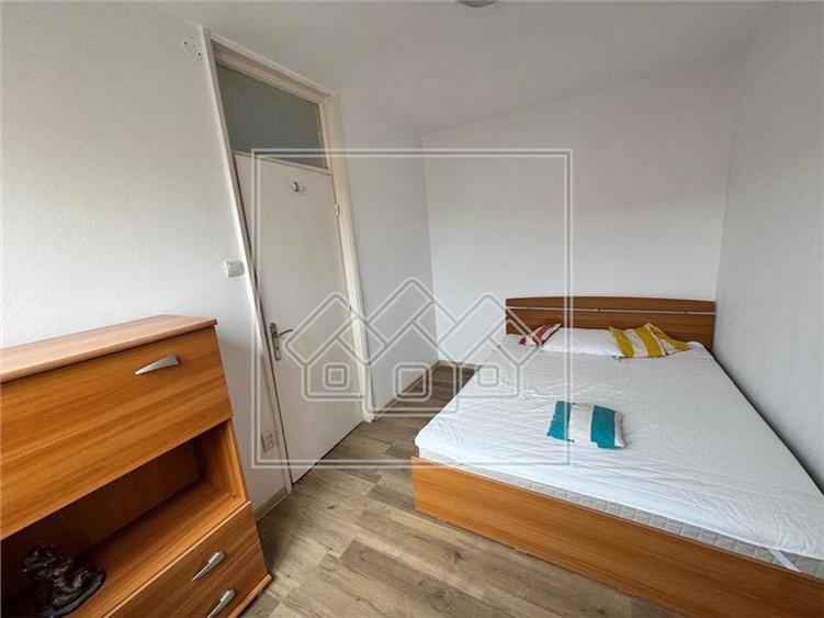 Ap. de vanzare - 2 camere si balcon - zona Cedonia