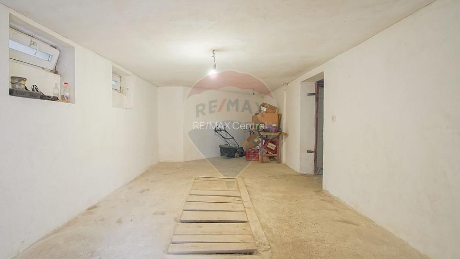Vilă cu Teren Generos - Tractorul, Potrivită pentru Locuit sau Afacere - 36