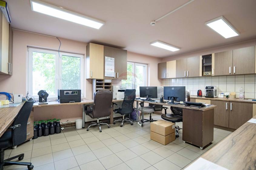 Proprietate industrială 5 hale, teren 21,105 mp, Santion,