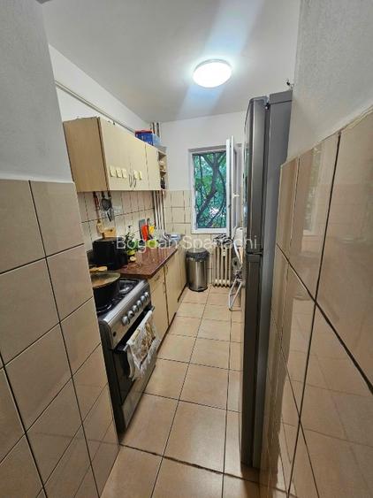Inchiriez apartament 2 camere - 3