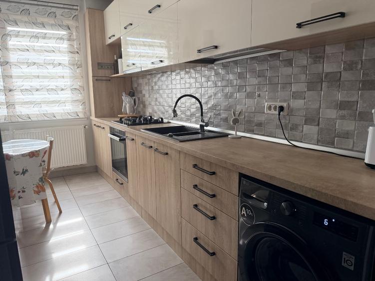 Apartament 3 camere, 2 băi + grădină + loc de parcare - 130.000 € negociabil
