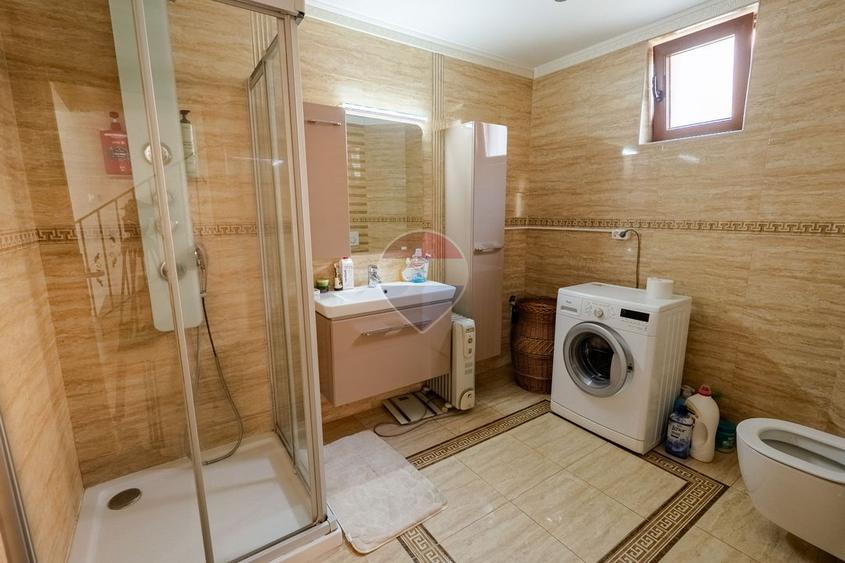 De vânzare Casă cu 4 camere și piscină în Sântandrei