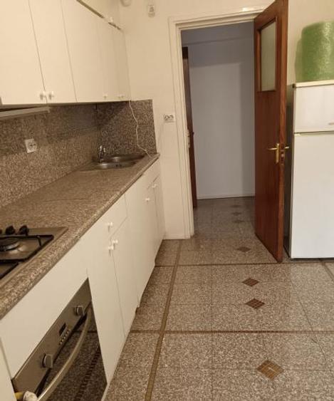 Închiriere Apartament 5 camere în Universitate - zona Ultracentrala