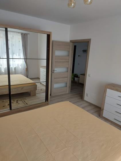 Apartament cu 3 camere,etaj intermediar,parcare subterana,zona Eroilor