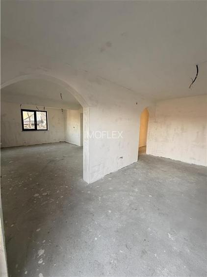 Vilă în Pătrăuți + 8400mp teren - 11