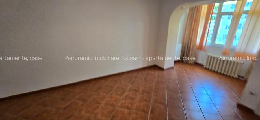 2 camere de vanzare , etaj superior, central  Focsani - 23