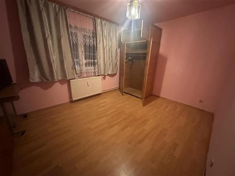 56mp, mobilat si utilat in bloc anvelopat lingă piata Doina