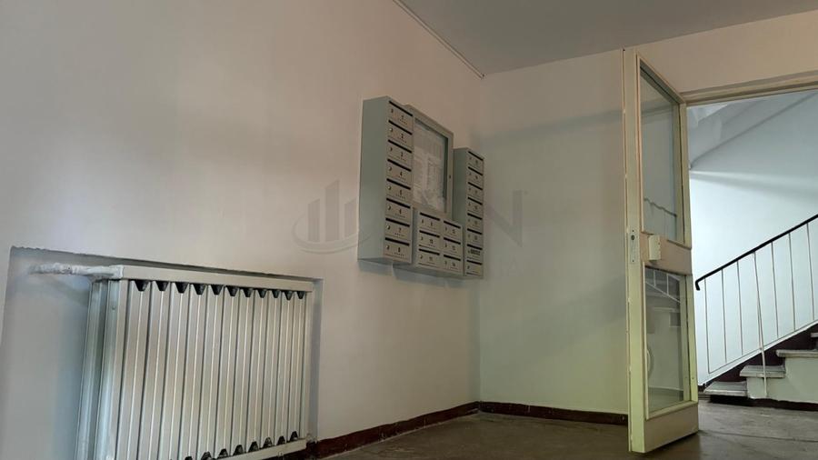 REA1028922 Ap Prima inchiriere bloc din 1986 scara blocului proaspat renovata