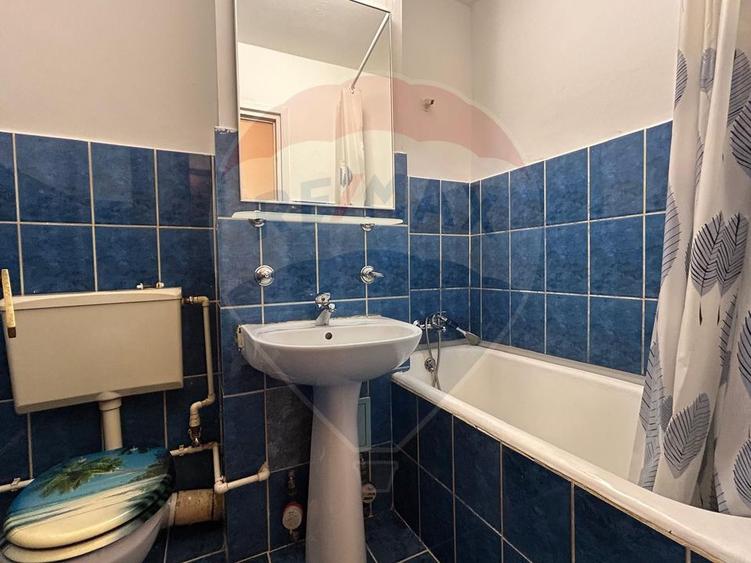 Garsoniera 30+mpu Metrou Bloc Anvelopat Vedere Spate