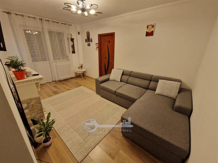 Apartament 3 camere, Tatarasi, etaj intermediar