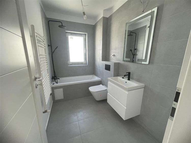 Apartament nou 4 camere cu balcon si parcare pe Doamna Stanca