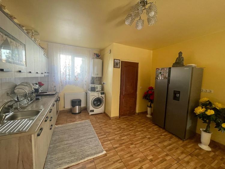 Casă unifamilială cu curte proprie, 100 mp, zona Ferneziu