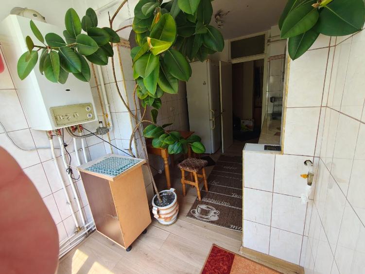 Vând apartament 3 camere , 1984 str principala Mihai Bravu ,ploiesti