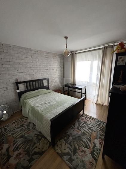 4 camere, spațiu generos, parcare și zonă excelentă.