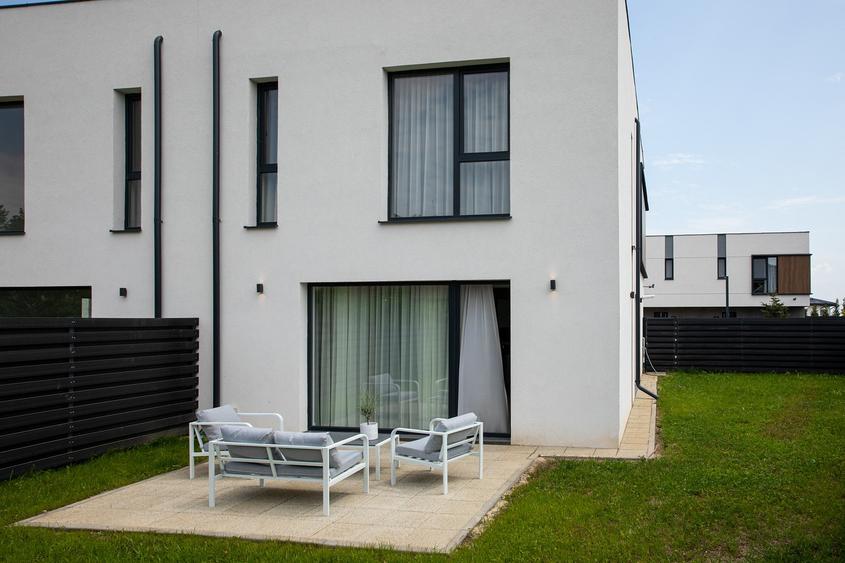 Vila duplex modernă în Vernis Sunrise – design actual, intimitate și facilități