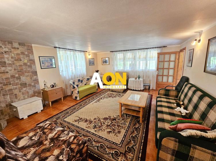 Casa tip cabana de vacanta, 5 camere, 2300 mp teren, zona Schit