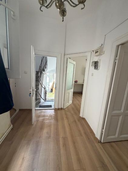 Zona Unirii, apartament parter vila, curat,luminos, linistit,curte