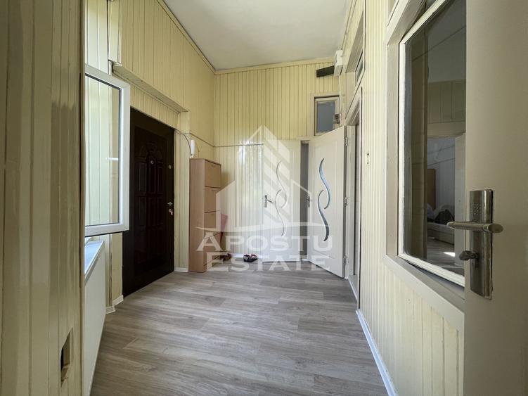 Apartament spatios patru camere Colegiul Banatean